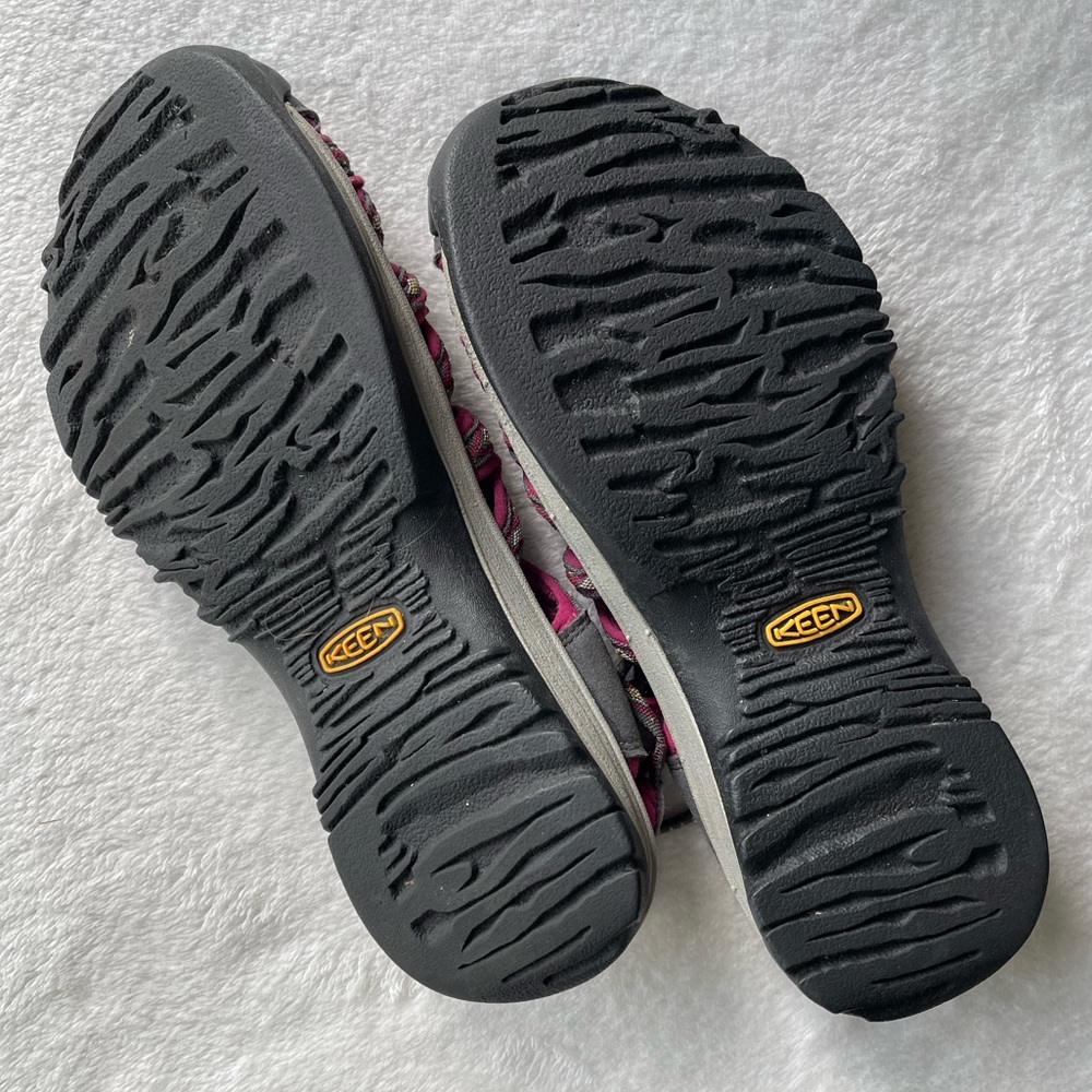 Keen Women’s Grey/Pink Closed Toe Sandals Size 7.5 - Picture 9 of 9